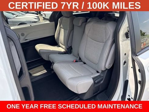 Used 2025 Toyota Sienna LE FWD image 16