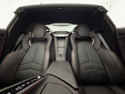 Used 2023 Chevrolet Corvette Stingray w/ Z51 Performance Package image 17