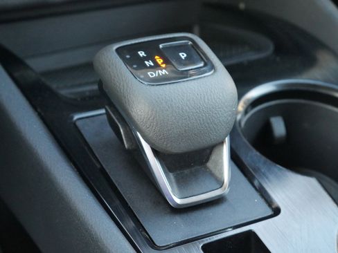 Certified 2022 Nissan Rogue SV image 12