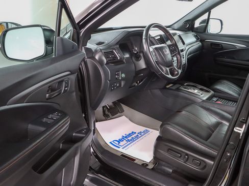 Used 2023 Honda Passport TrailSport image 3