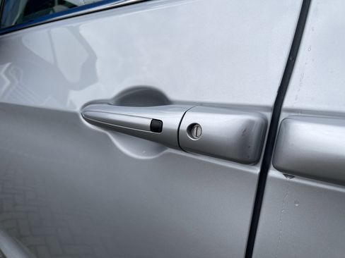 Used 2024 Chrysler Pacifica Touring-L image 12