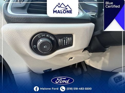 Used 2023 Chrysler Pacifica Touring-L FWD image 23