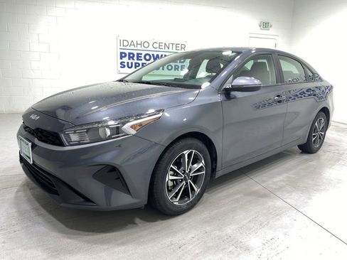 Used 2024 Kia Forte LXS w/ LXS Technology Package FWD image 4