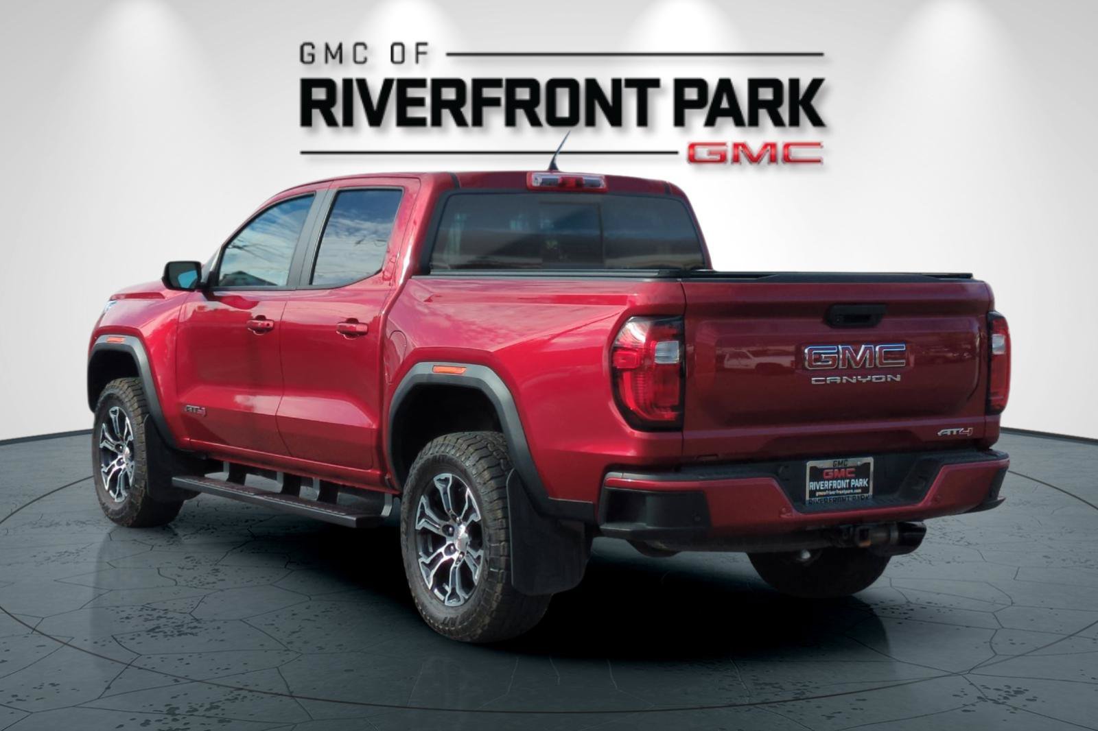 Used 2023 GMC Canyon AT4 w/ AT4 Premium Package AWD/4WD image 5