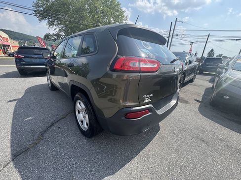 Used 2015 Jeep Cherokee Sport w/ Cold Weather Group AWD/4WD image 4
