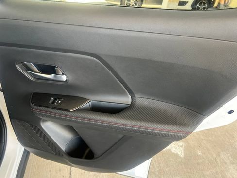 Used 2025 Nissan Kicks SR w/ SR Premium Package AWD/4WD image 17