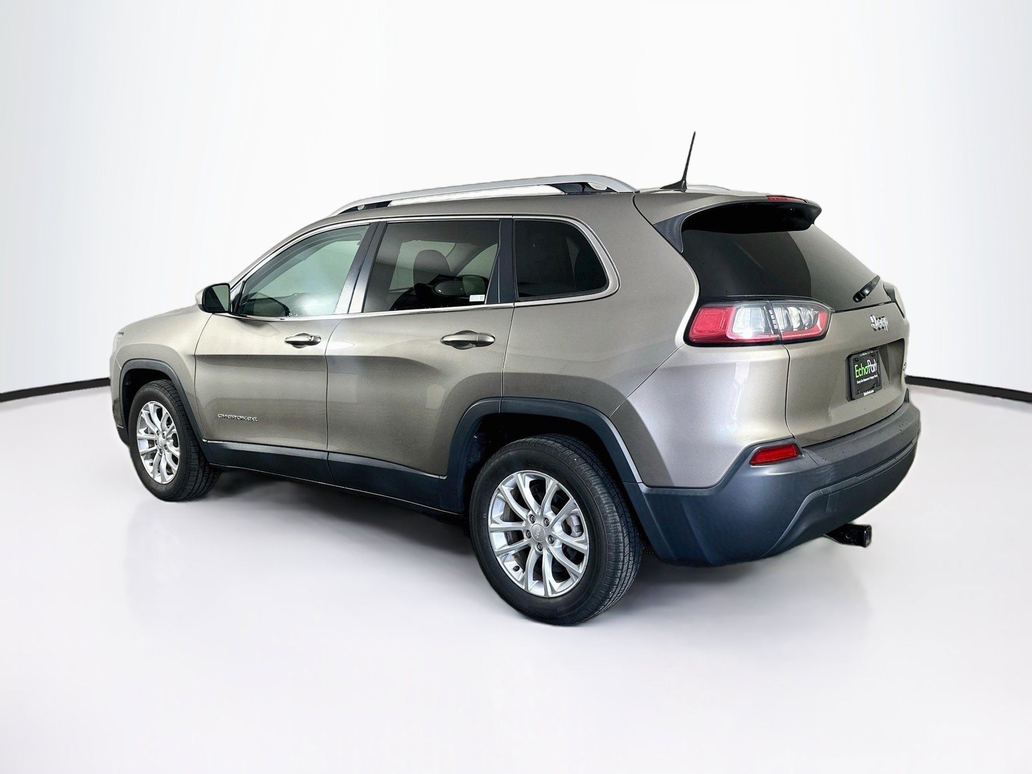 Used 2019 Jeep Cherokee Latitude w/ Popular Appearance Group FWD image 5