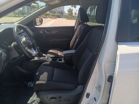 Used 2020 Nissan Rogue SV FWD image 13