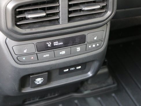 Used 2025 Honda Pilot Elite image 34