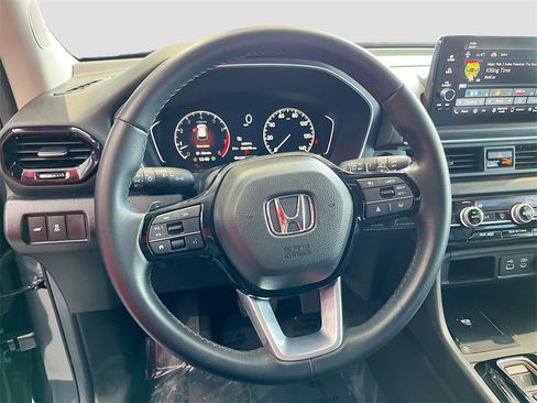 Used 2025 Honda Pilot EX-L image 11