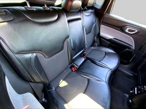 Used 2023 Jeep Compass Latitude AWD/4WD image 19