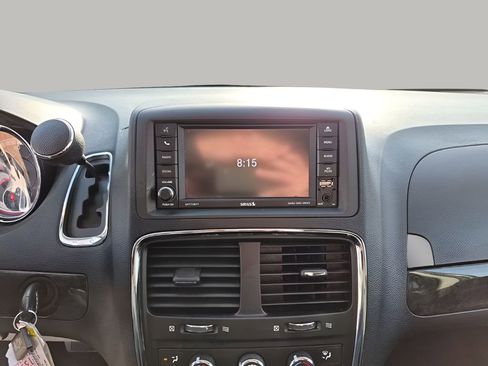 Used 2018 Dodge Grand Caravan SE w/ UConnect Hands-Free Group image 34