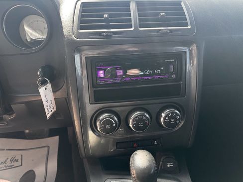 Used 2012 Dodge Challenger SXT image 10