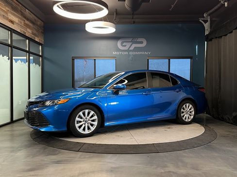 Used 2019 Toyota Camry LE image 7