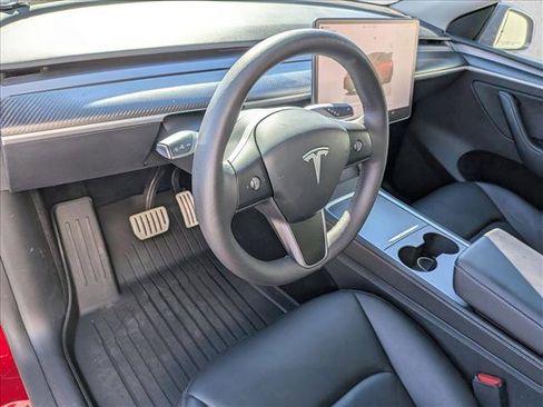 Used 2024 Tesla Model Y Performance image 9