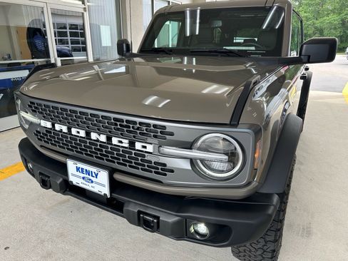 Used 2025 Ford Bronco Badlands AWD/4WD image 2