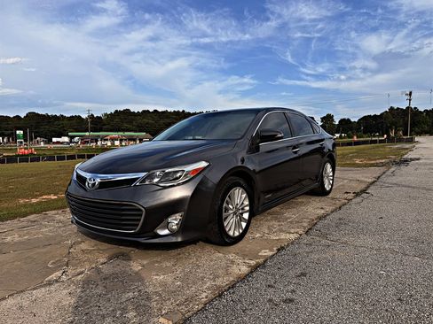 Used 2015 Toyota Avalon XLE Touring FWD image 1