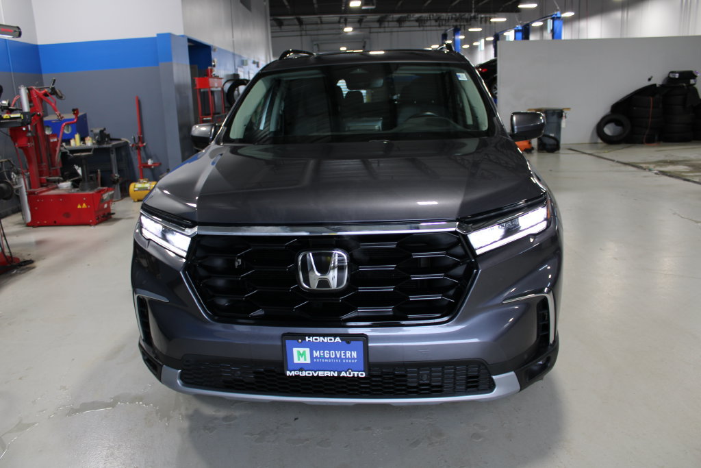 Used 2023 Honda Pilot Touring image 2