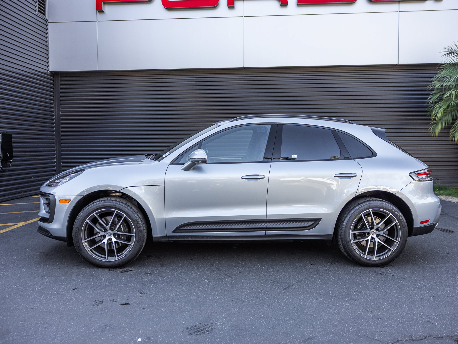 Certified 2026 Porsche Macan AWD/4WD image 2