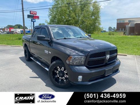 Used 2017 RAM 1500 Express RWD image 1