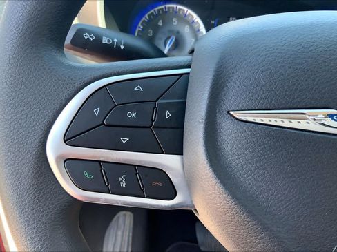Used 2018 Chrysler Pacifica Touring Plus w/ Tire & Wheel Group FWD image 24