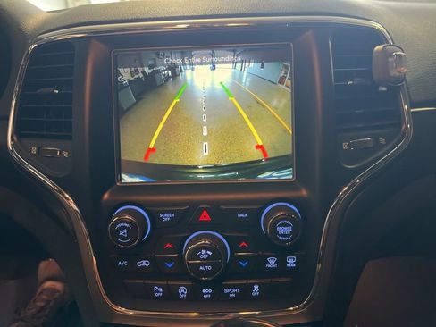 Used 2017 Jeep Grand Cherokee Laredo AWD/4WD image 8