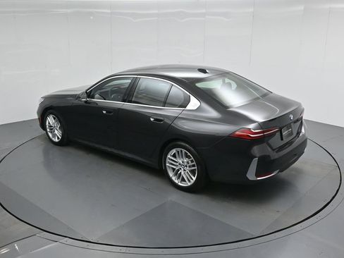 Used 2025 BMW 530i image 40