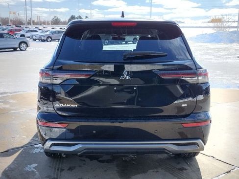 New 2026 Mitsubishi Outlander SE image 15