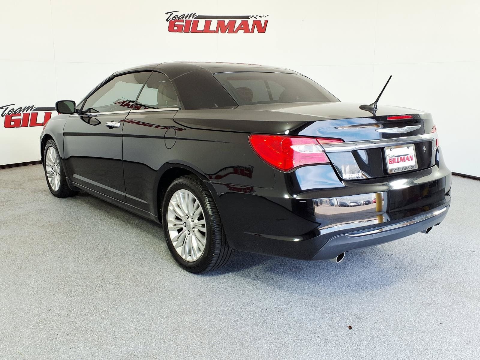 Used 2011 Chrysler 200 Limited FWD image 4
