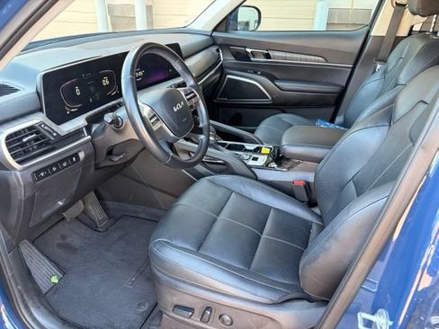 Used 2023 Kia Telluride EX w/ EX Captain's Chair Package FWD image 4
