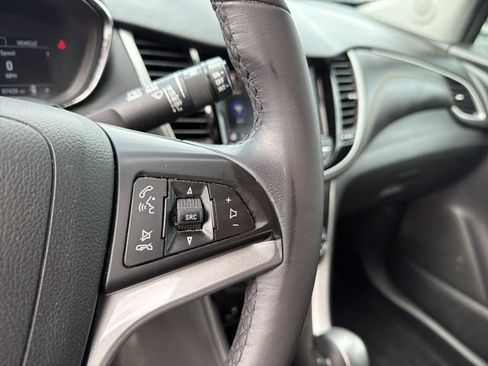 Used 2022 Chevrolet Trax LT w/ Premium Seat Package AWD/4WD image 20