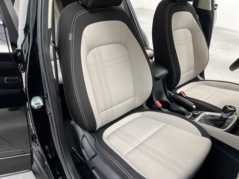 Used 2025 Hyundai Venue SEL image 21