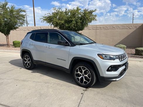 Used 2025 Jeep Compass Limited AWD/4WD image 5