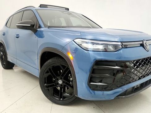 Used 2025 Volkswagen Tiguan SE R-Line FWD image 21