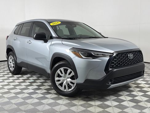 Used 2024 Toyota Corolla Cross L image 2