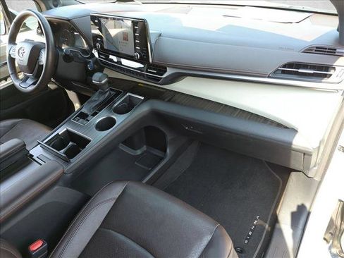 Used 2021 Toyota Sienna Platinum FWD image 22