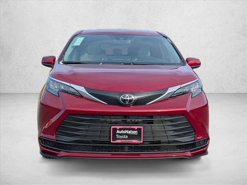 New 2026 Toyota Sienna LE image 6