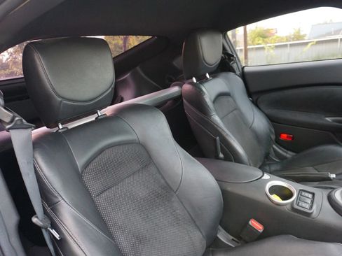 Used 2014 Nissan 370Z Touring RWD image 18