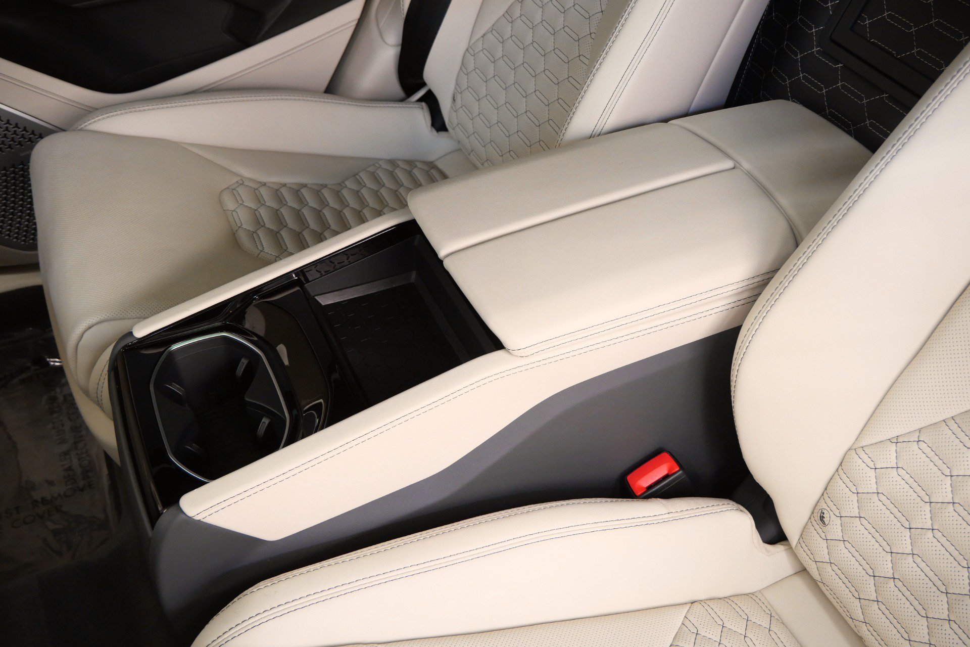 Used 2022 Lamborghini Urus AWD/4WD image 32