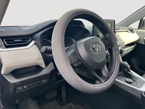 Used 2021 Toyota RAV4 XLE w/ Convenience Package image 11