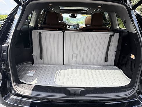 Used 2019 Toyota Highlander Limited Platinum AWD/4WD image 24