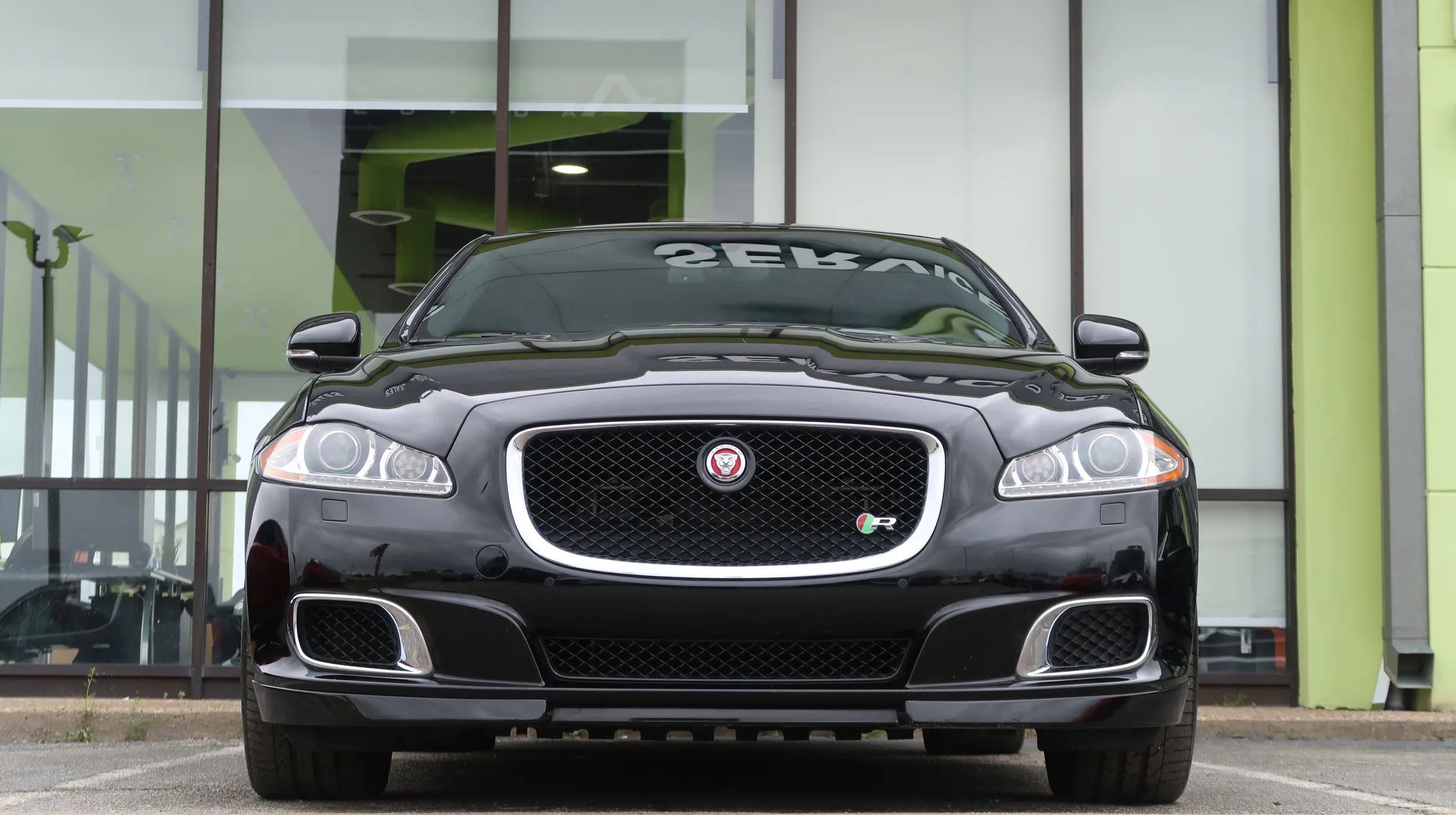 Used 2014 Jaguar XJ R LWB RWD image 2