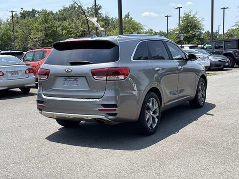 Used 2017 Kia Sorento SX FWD image 2