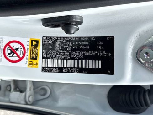 Used 2017 Toyota Highlander XLE AWD/4WD image 24