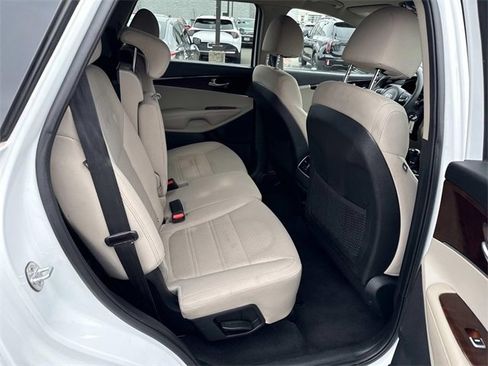Certified 2018 Kia Sorento LX image 11