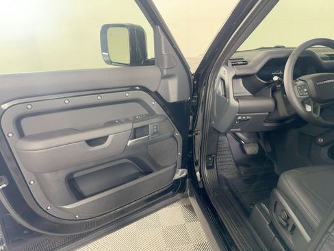 New 2026 Land Rover Defender 110 X-Dynamic SE image 5