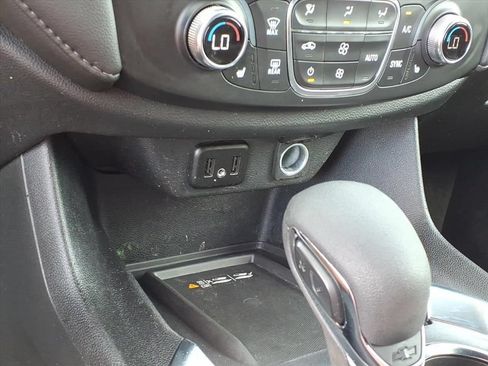 Used 2023 Chevrolet Traverse LT FWD image 10