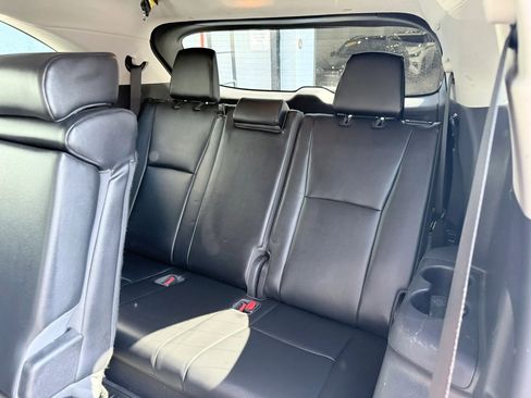 Used 2022 Toyota Highlander XLE AWD/4WD image 17