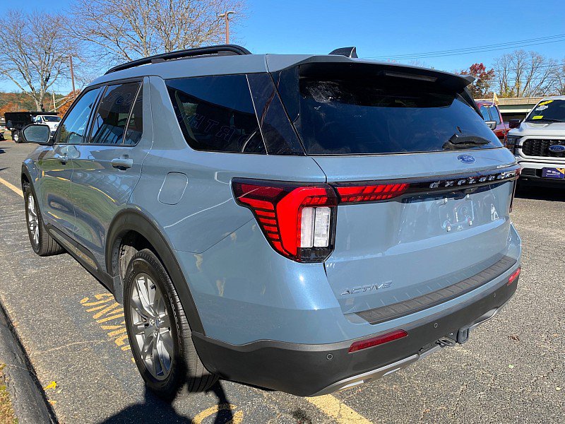 Used 2025 Ford Explorer Active w/ Active Comfort Package AWD/4WD image 6