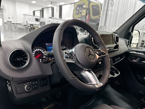 New 2025 Mercedes-Benz Sprinter 2500 image 10
